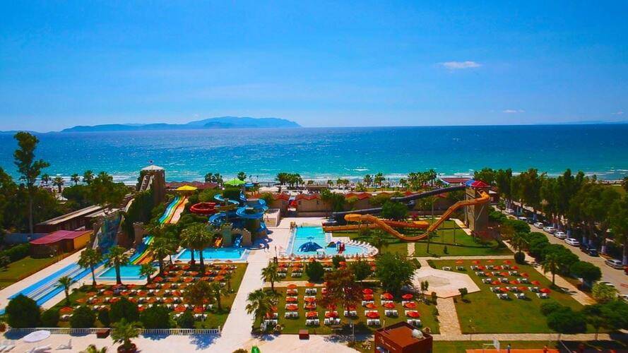 Risus Aqua Beach Resort Hotel