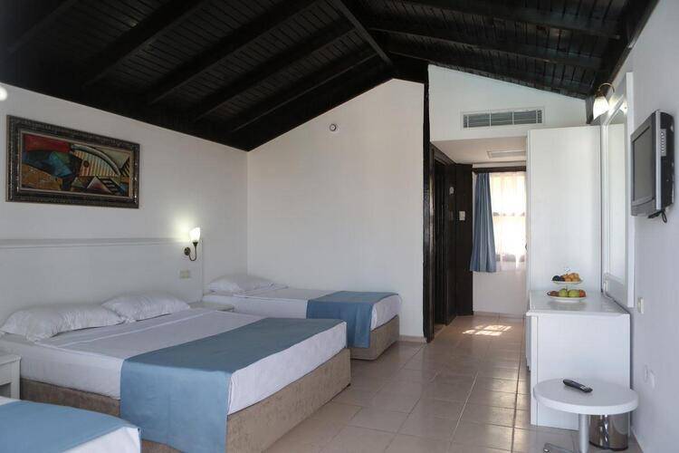 Risus Aqua Beach Resort Hotel