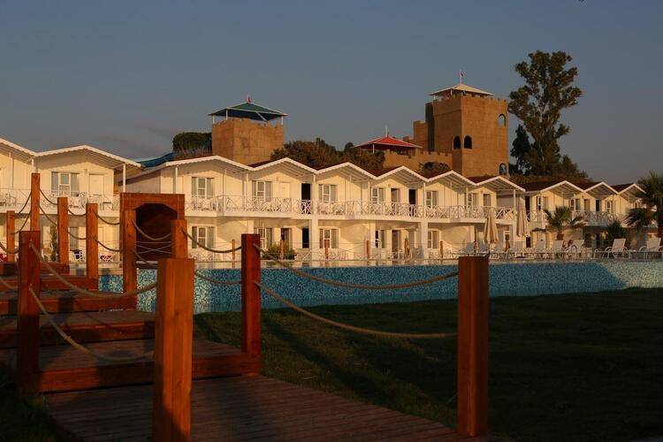 Risus Aqua Beach Resort Hotel