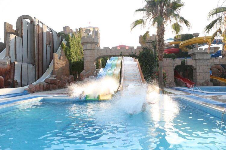 Risus Aqua Beach Resort Hotel