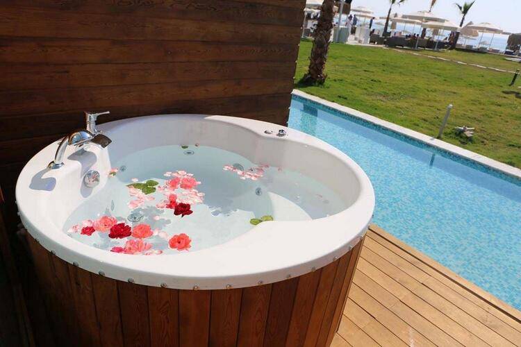 Risus Aqua Beach Resort Hotel