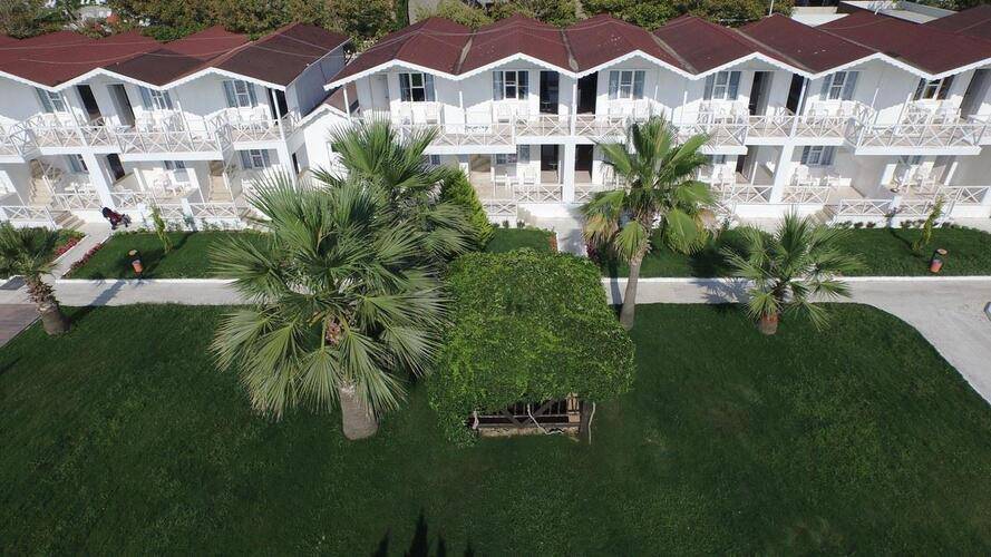 Risus Aqua Beach Resort Hotel