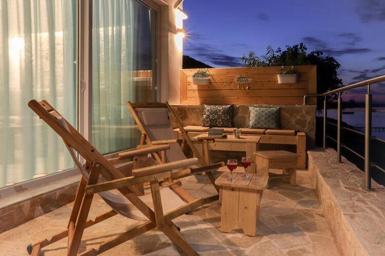 Ekati Mare Suites & Villas