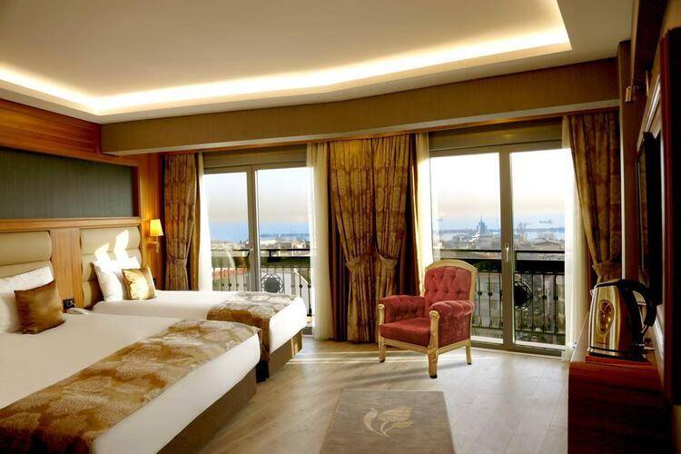 Ilkbal Deluxe Hotel