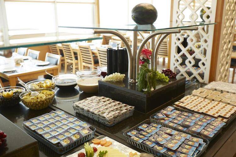 Ilkbal Deluxe Hotel