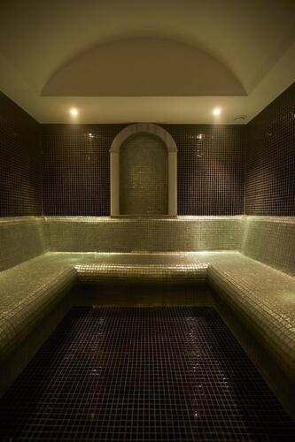 Ilkbal Deluxe Hotel
