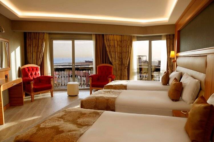 Ilkbal Deluxe Hotel