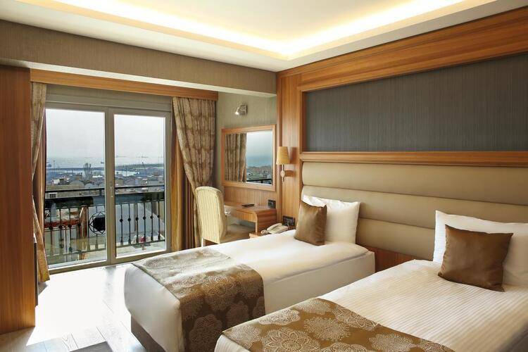 Ilkbal Deluxe Hotel