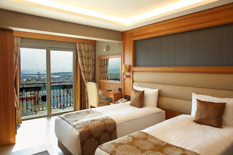 Ilkbal Deluxe Hotel