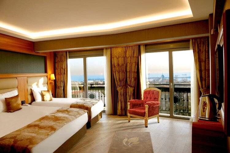 Ilkbal Deluxe Hotel