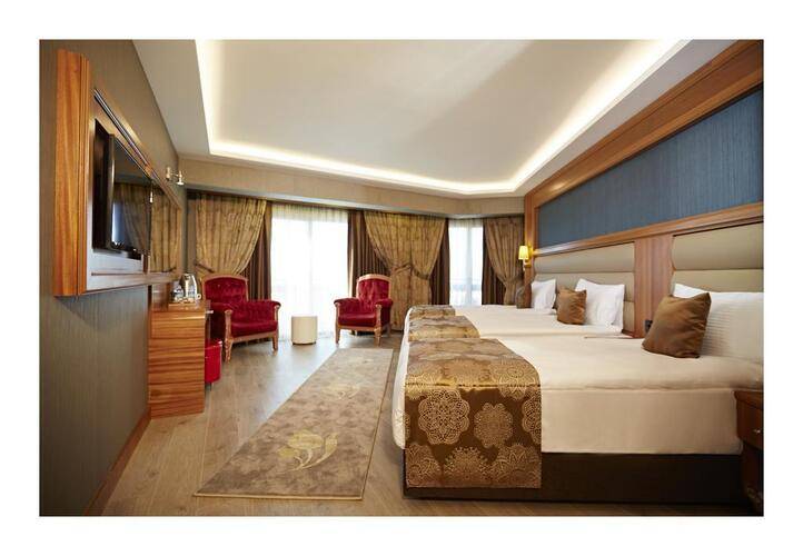 Ilkbal Deluxe Hotel