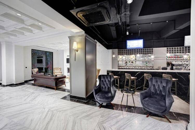 White Monarch Hotel