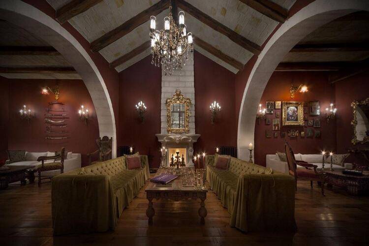 Sacred House Hotel