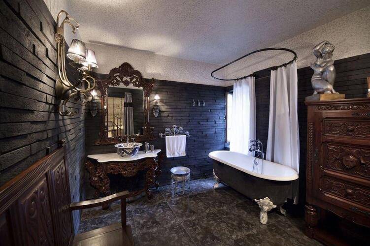 Sacred House Hotel
