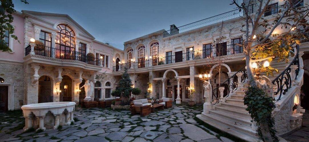 Sacred House Hotel