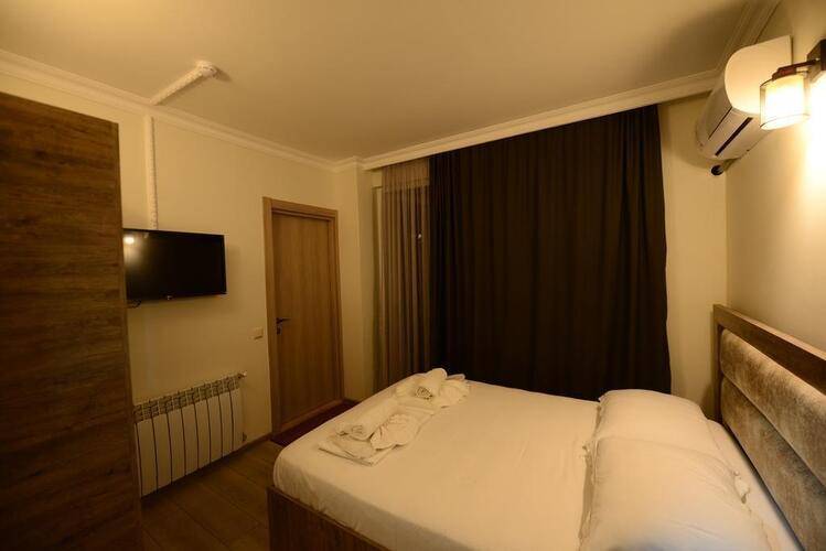 Aristocrat Hotel