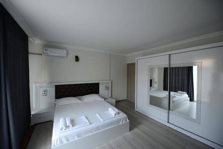 Aristocrat Hotel