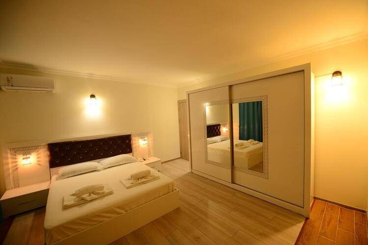 Aristocrat Hotel