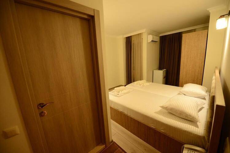 Aristocrat Hotel