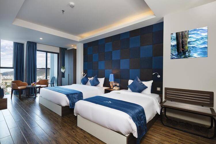 Aaron Hotel