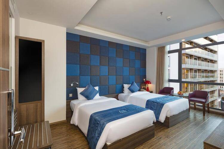 Aaron Hotel