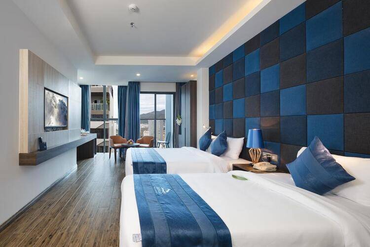 Aaron Hotel