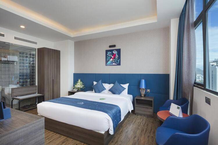 Aaron Hotel