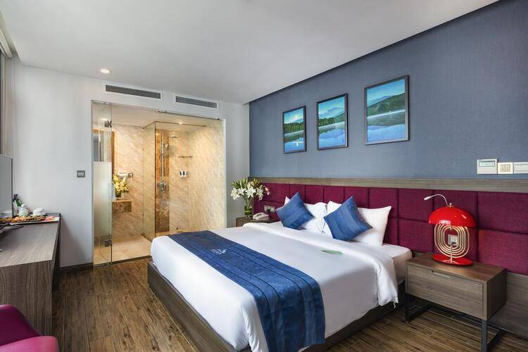 Aaron Hotel