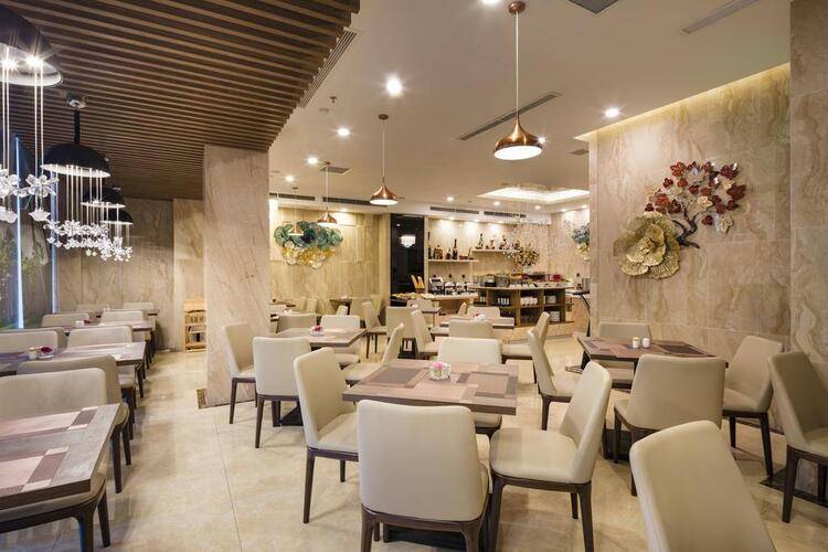 Aaron Hotel