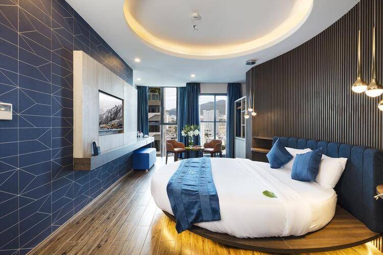 Aaron Hotel