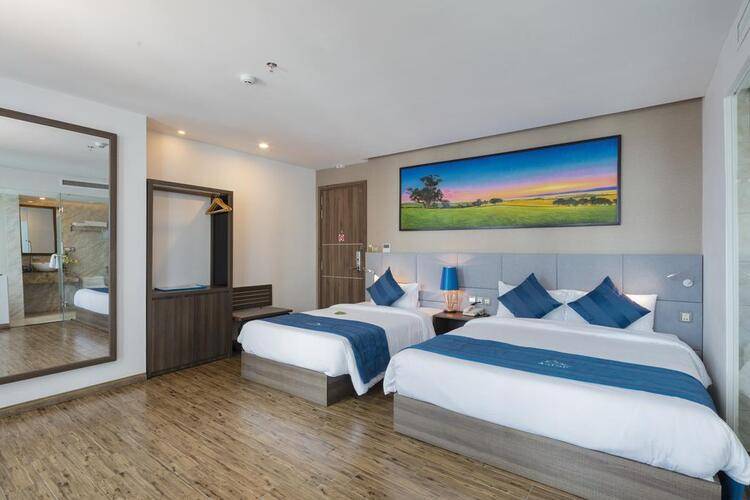 Aaron Hotel