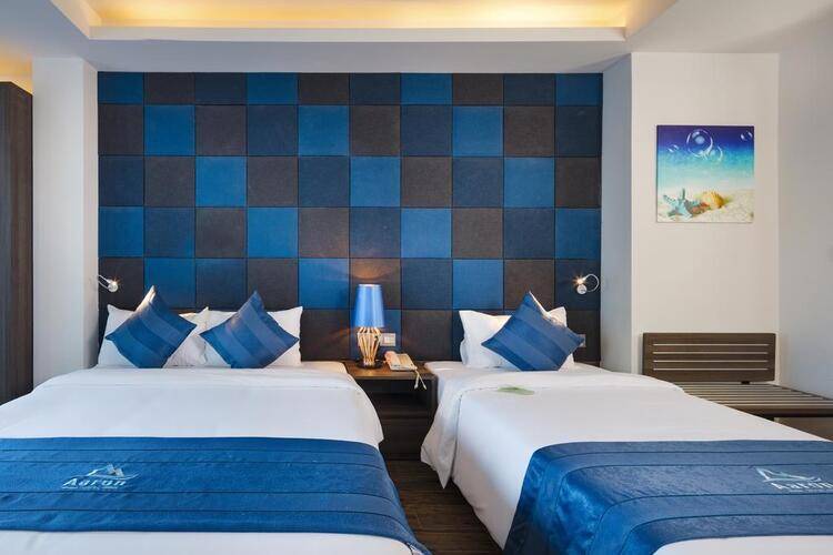 Aaron Hotel