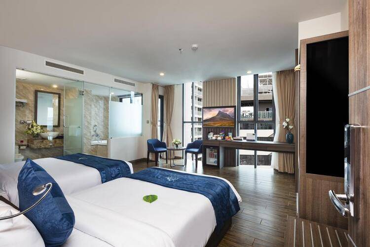 Aaron Hotel