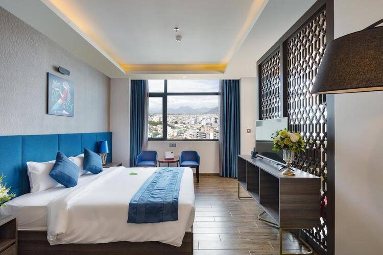 Aaron Hotel