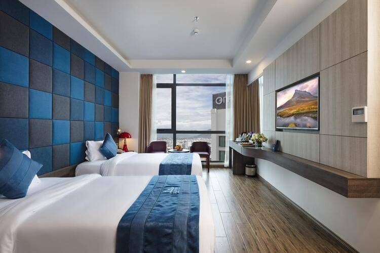 Aaron Hotel