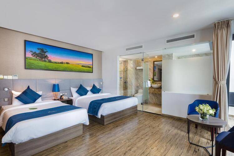 Aaron Hotel