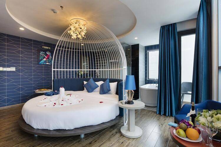 Aaron Hotel