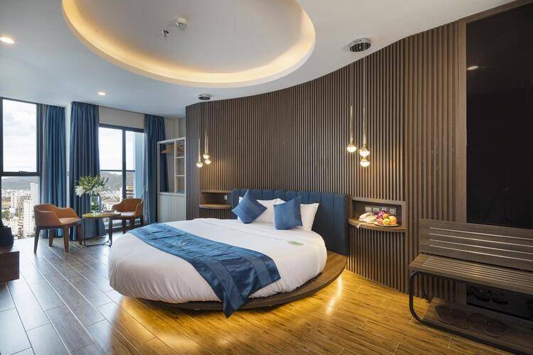 Aaron Hotel