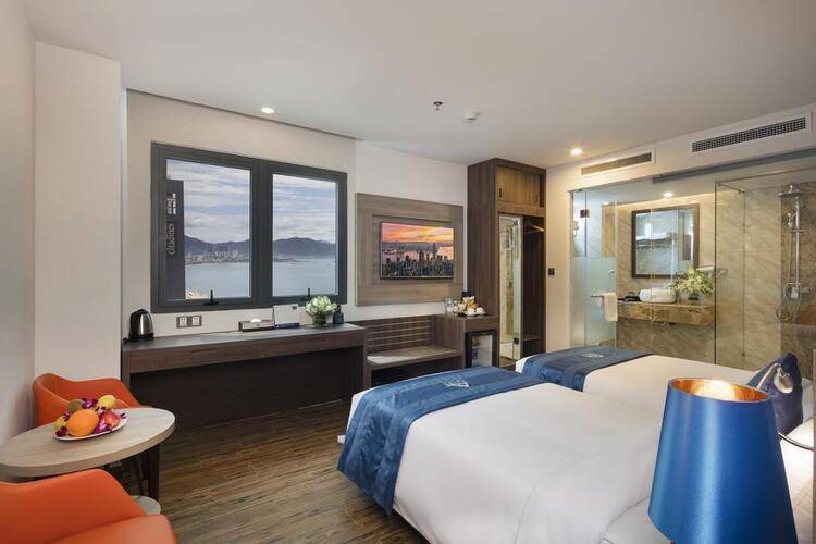 Aaron Hotel