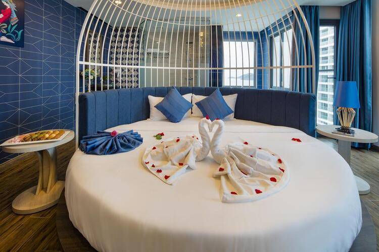 Aaron Hotel