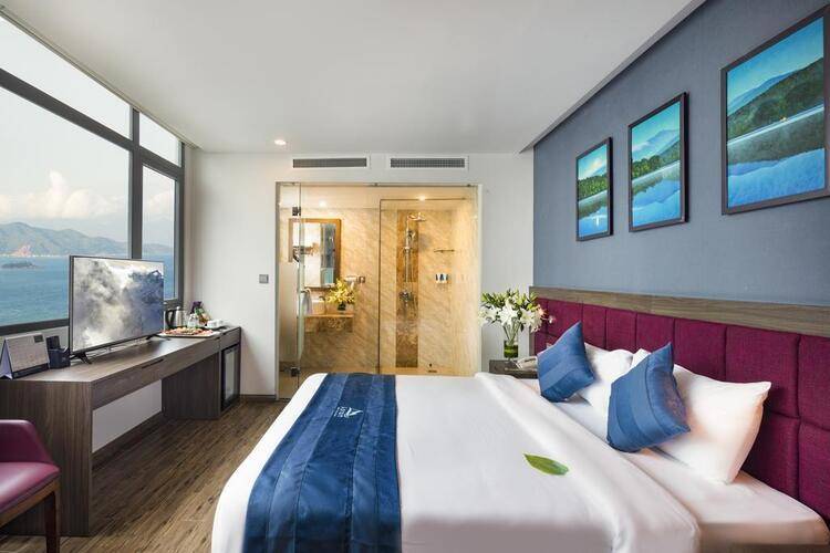 Aaron Hotel