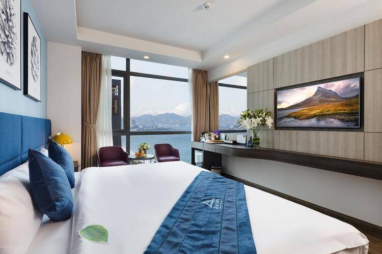 Aaron Hotel