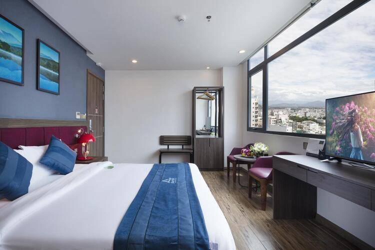 Aaron Hotel