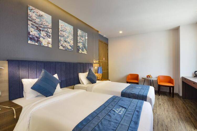 Aaron Hotel