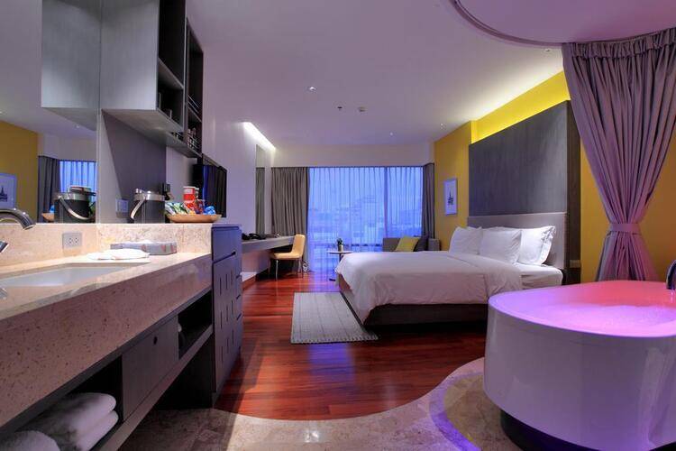 Lit Bangkok Hotel & Residence