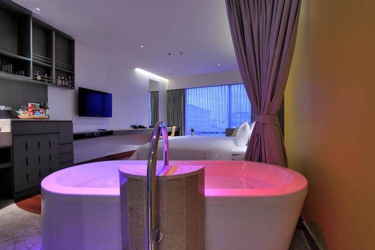 Lit Bangkok Hotel & Residence
