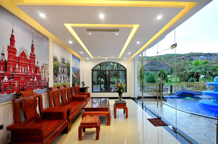 Crown Nguyen Hoang Hotel