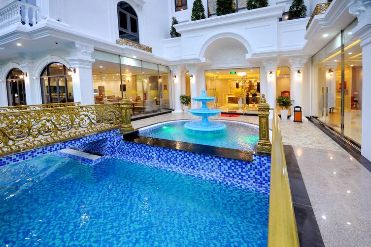 Crown Nguyen Hoang Hotel