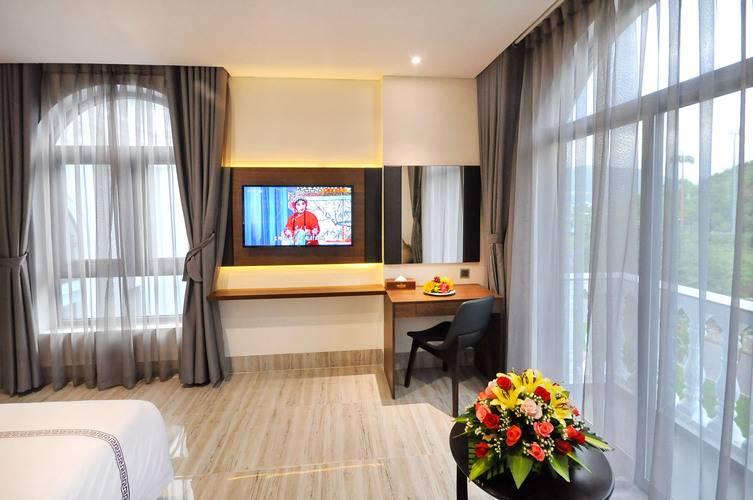 Crown Nguyen Hoang Hotel