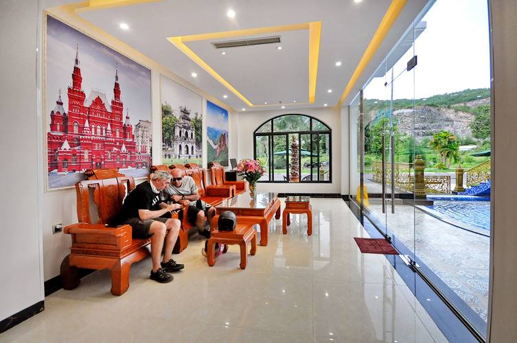 Crown Nguyen Hoang Hotel